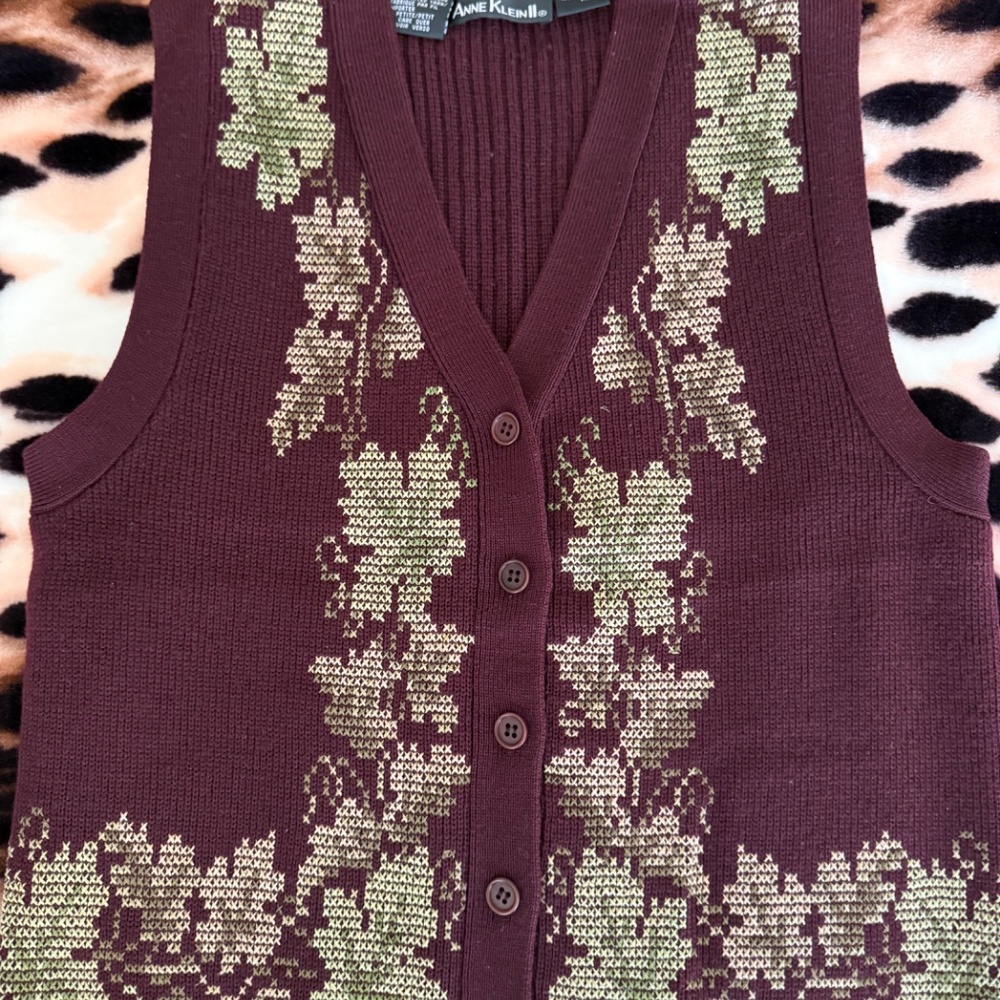 Anne Klein Knit Women 100% Wool EMBROIDERED Vest button down Burgundy SZ PP
